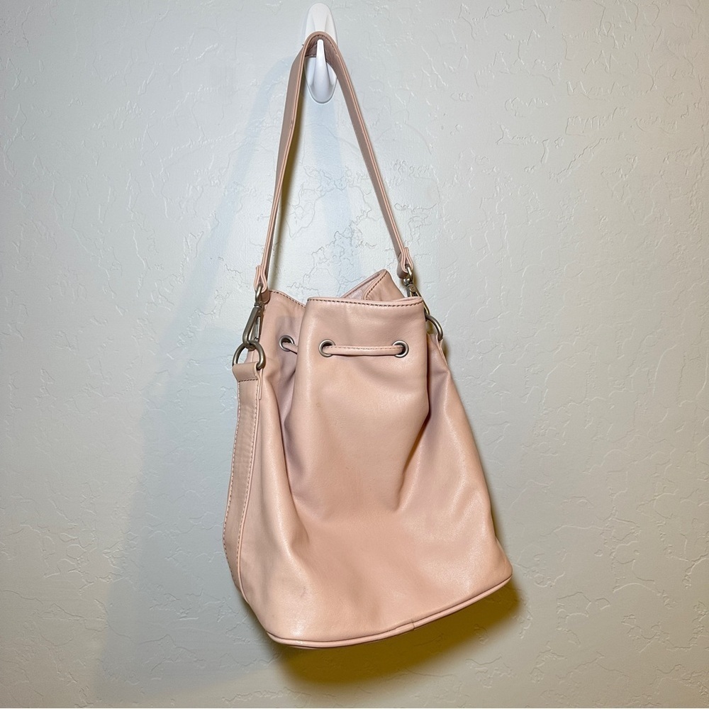 Matt & Nat Isshiki Loom Collection Bucket Bag Petal Pink Vegan Leather - Picture 3 of 9